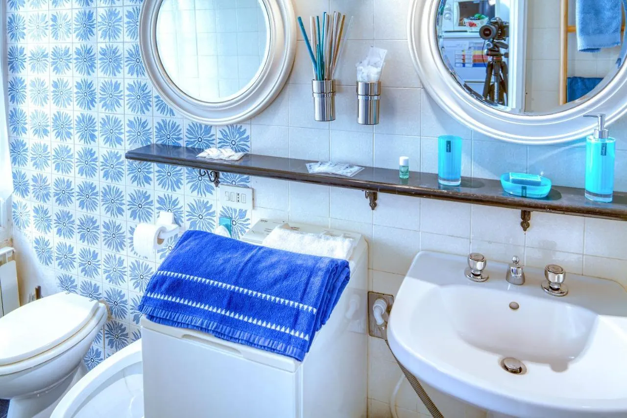 Ivana Apartment Levanto 0*,